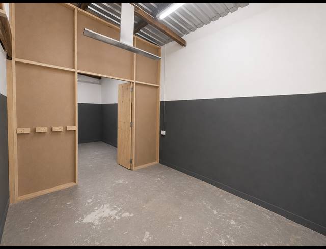 88M² WORKSHOP TO LET IN ARCADIA
